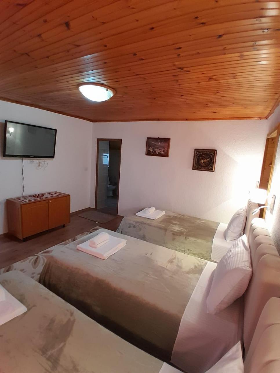 Guest House Ejona Gjirokaster Exterior photo