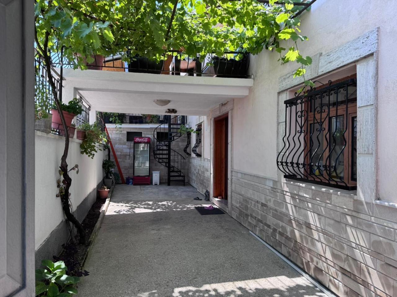 Guest House Ejona Gjirokaster Exterior photo